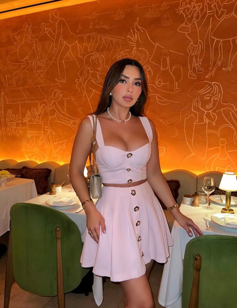 A cute date night outfit.