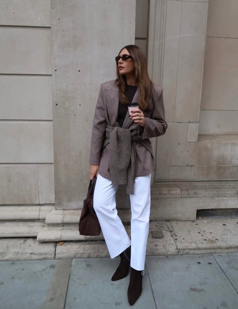 A blazer and jeans outfit.