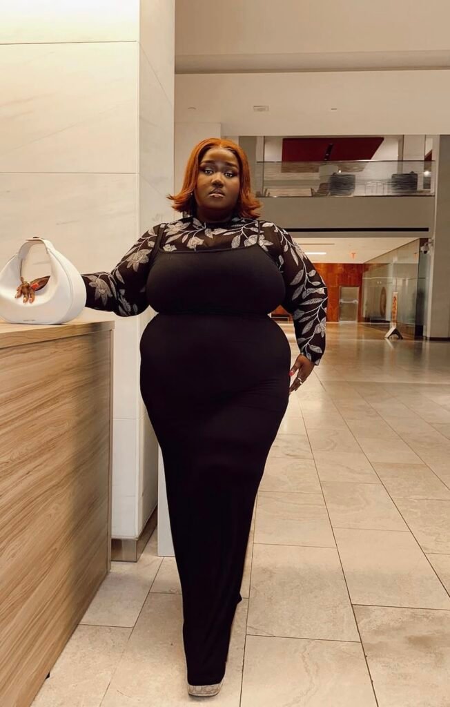 A plus size work outfit.