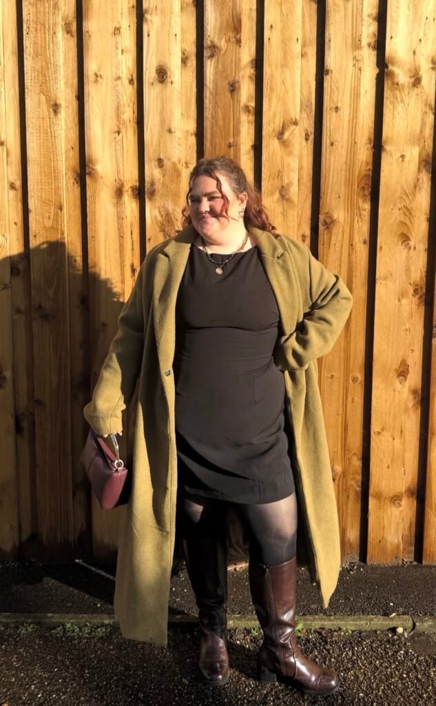 A plus size work outfit.