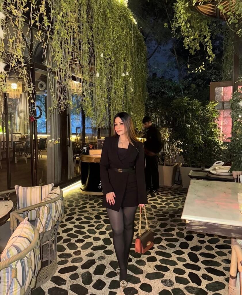 A cute date night outfit.