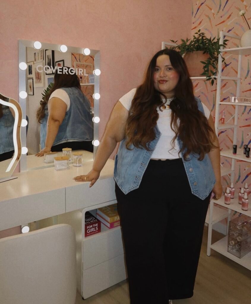 A plus size work outfit.