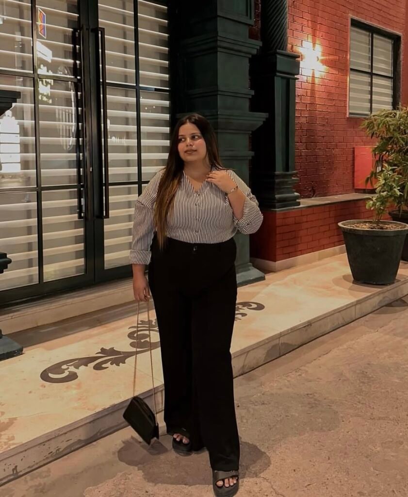 A plus size work outfit.