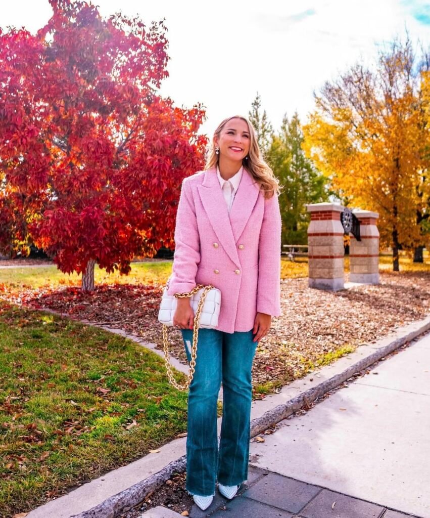 A blazer and jeans outfit.