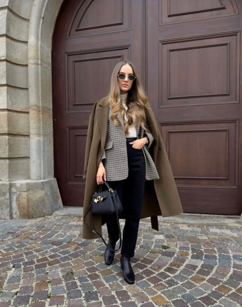 A blazer and jeans outfit.