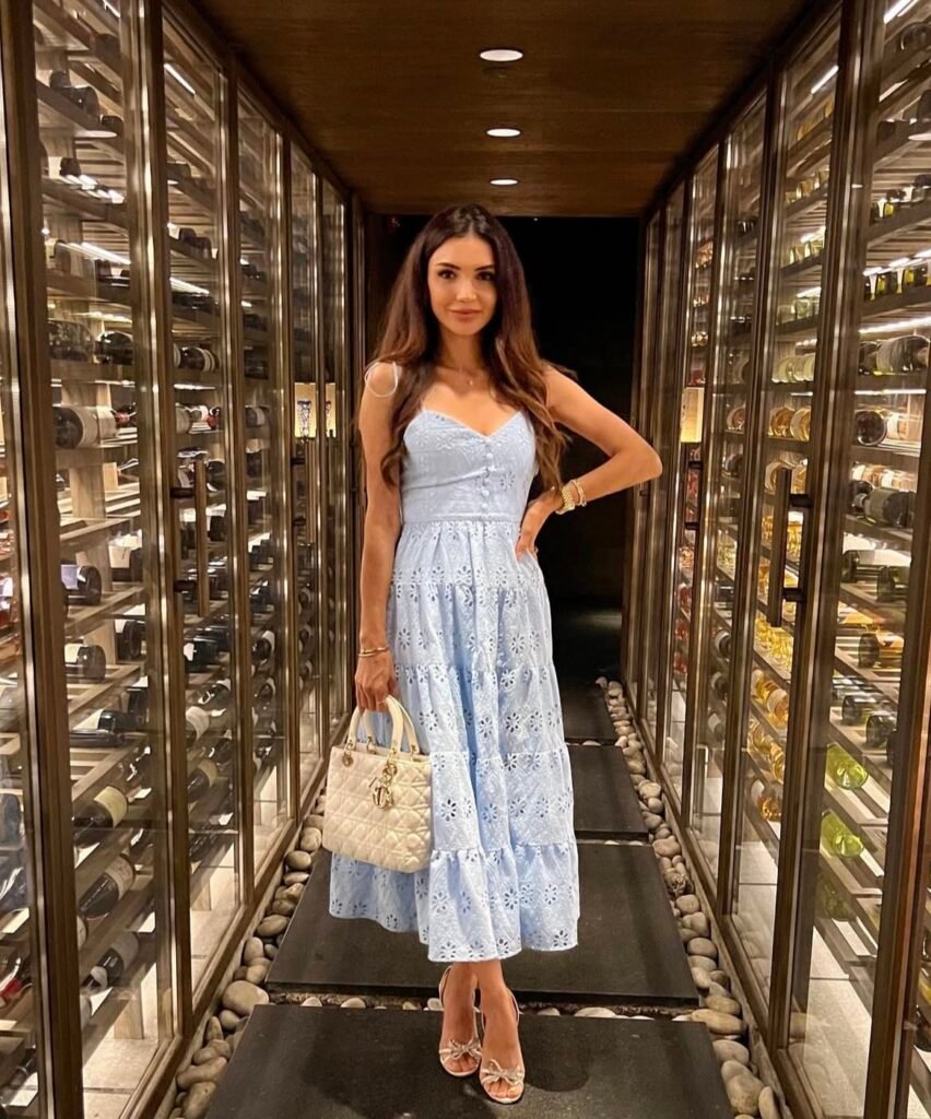 A cute date night outfit.