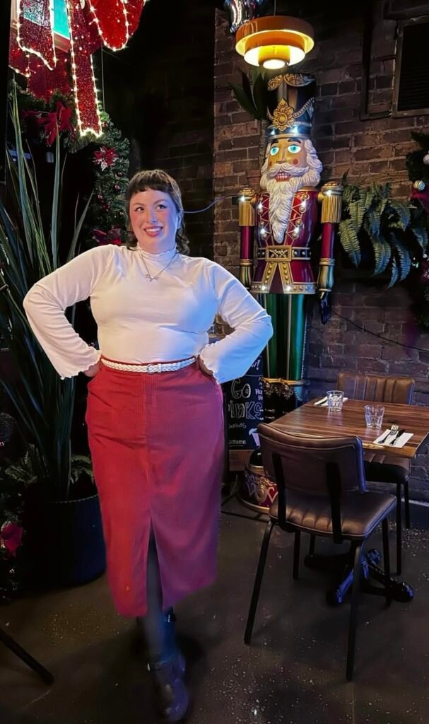 A plus size work outfit.