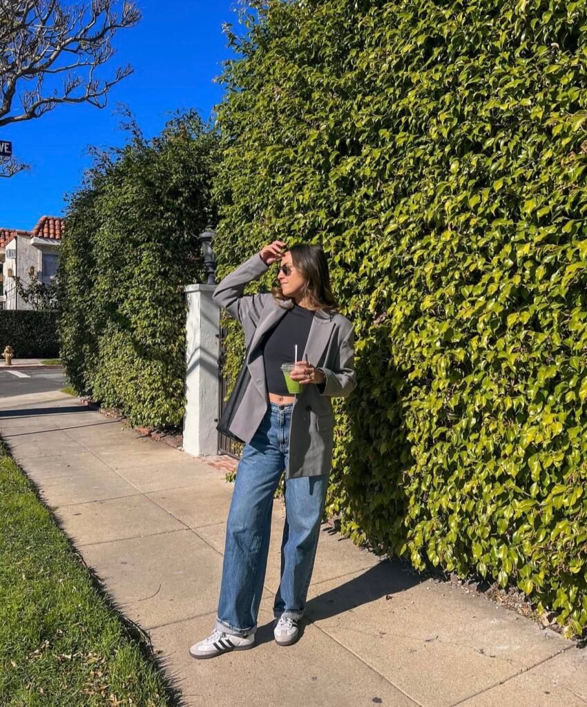 A blazer and jeans outfit.
