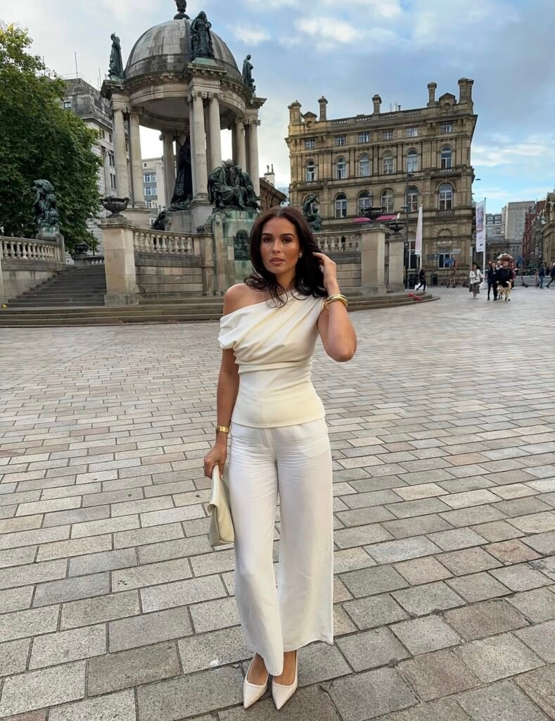 A cute date night outfit.