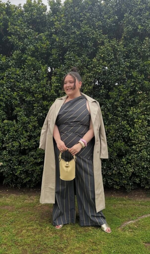 A plus size work outfit.