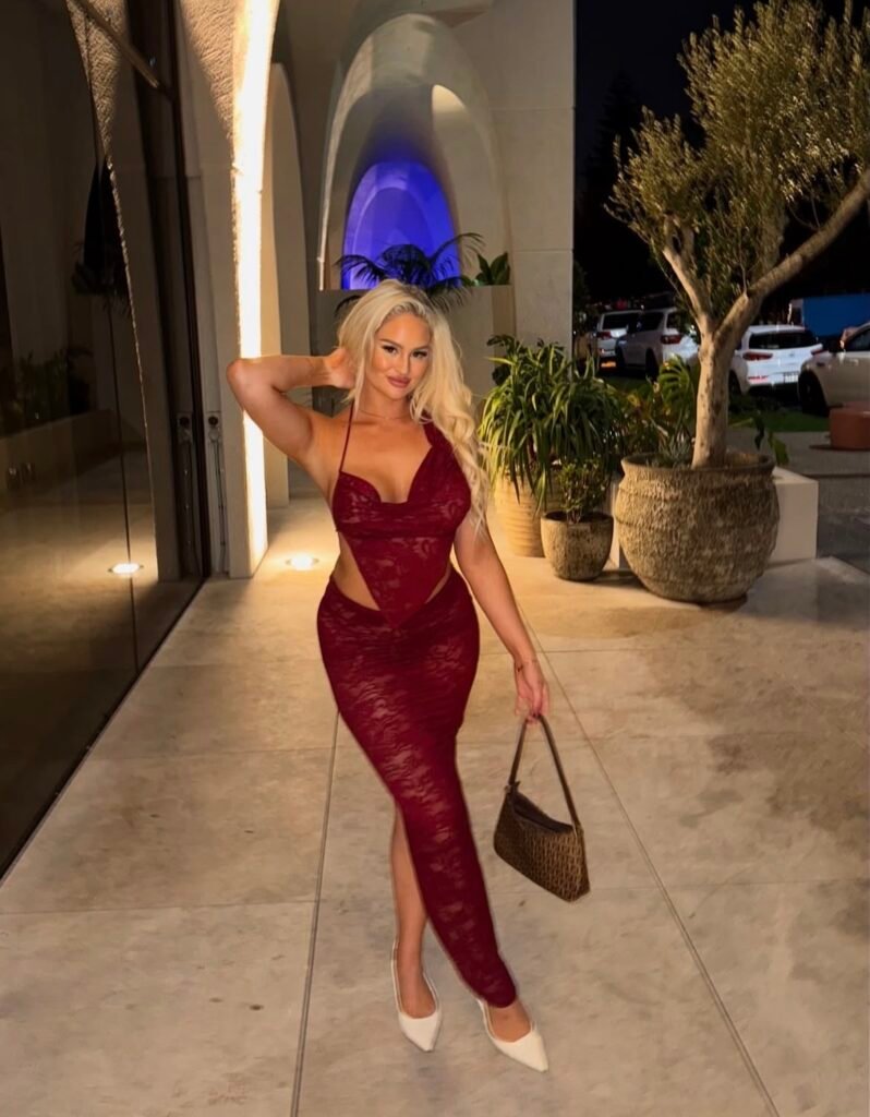 A cute date night outfit.