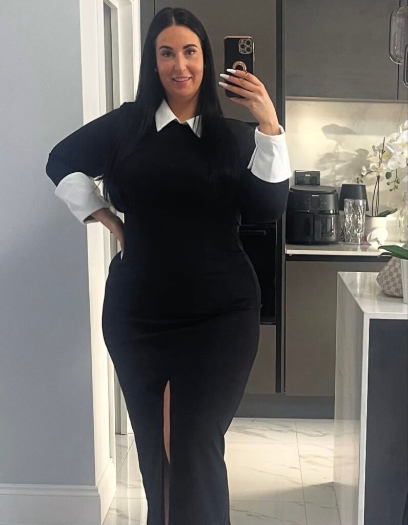 A plus size work outfit.