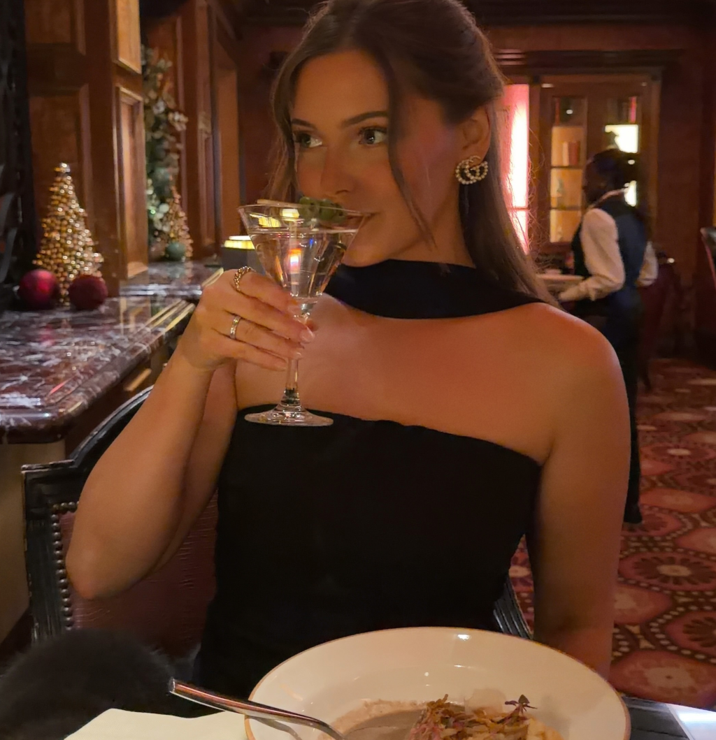 A cute date night outfit.