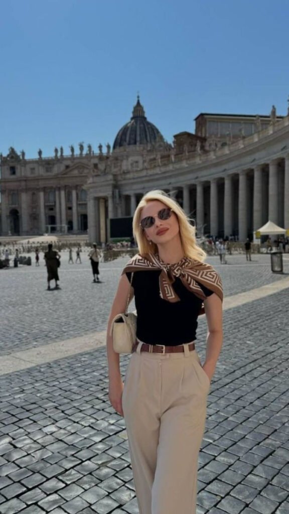A women wearing a bandana.