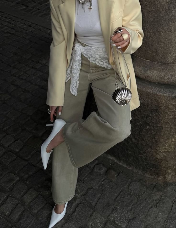 A women wearing a bandana.