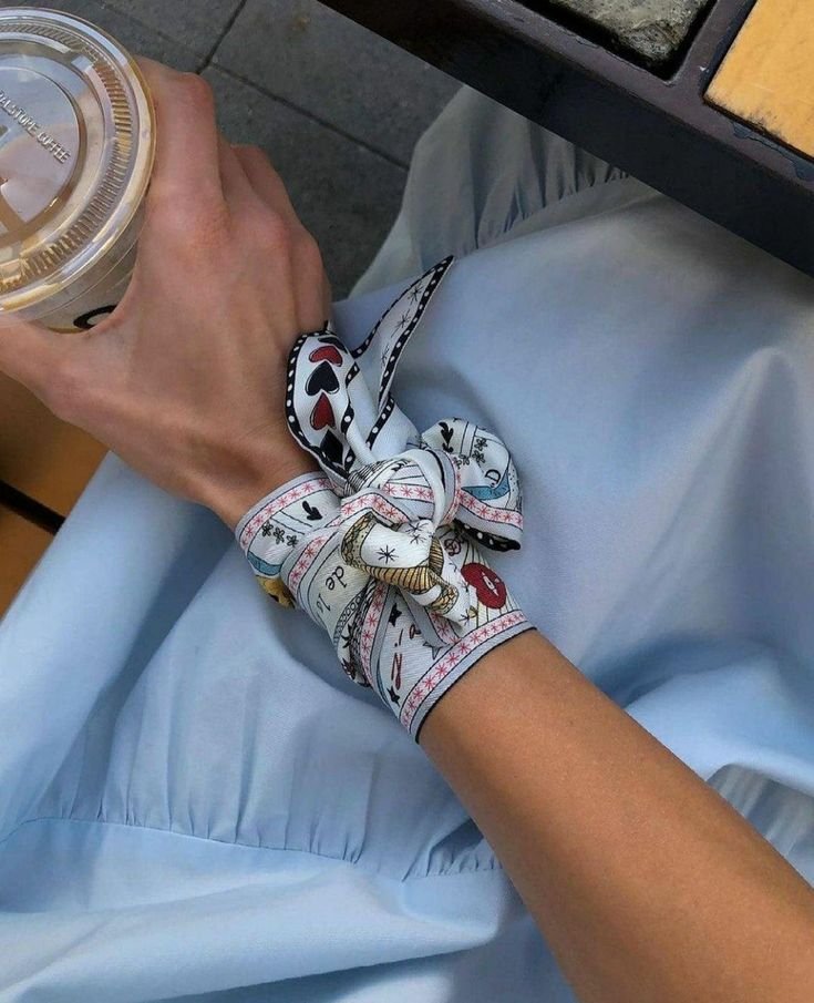 A women wearing a bandana.