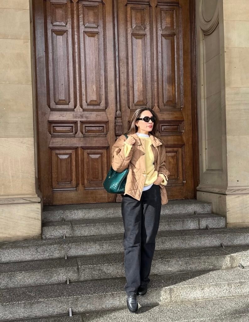 An outfit with black jeans.