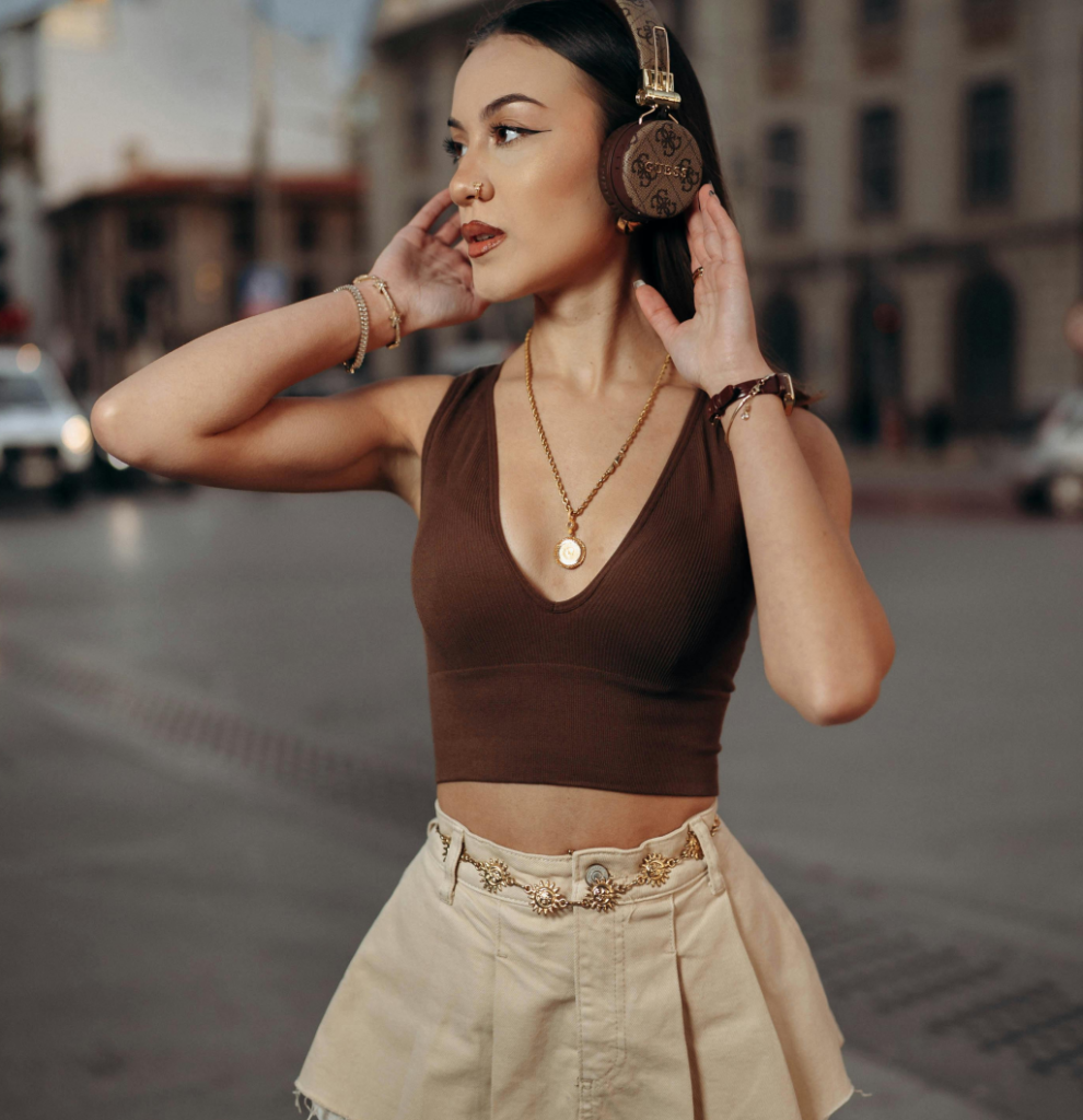 A cute, simple outfit.