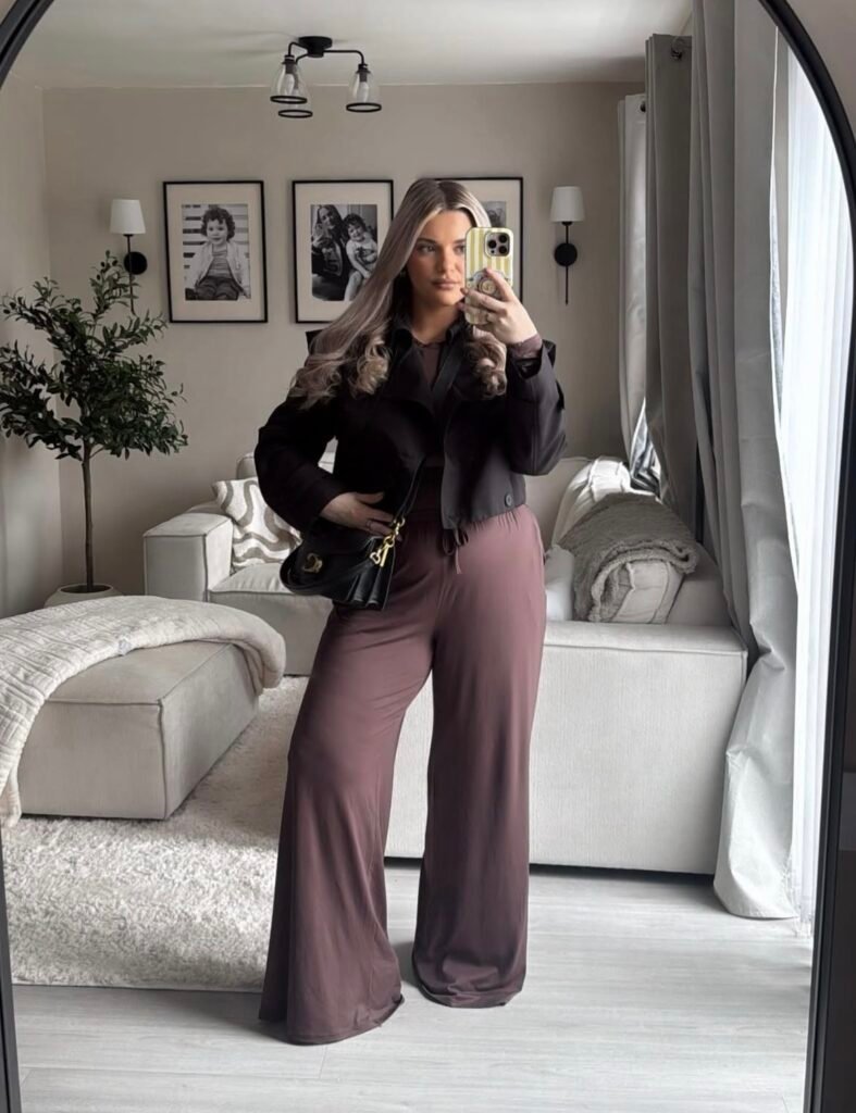 A plus size brunch outfit.