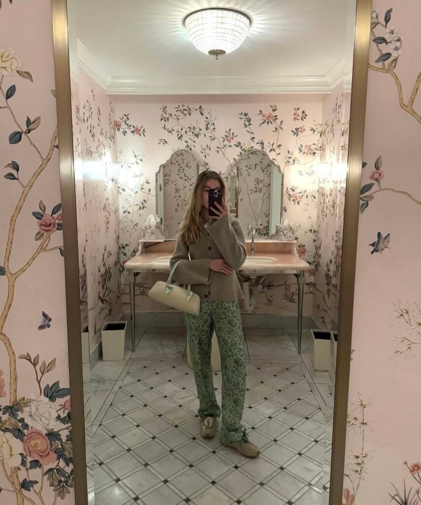 An outfit with green pants.