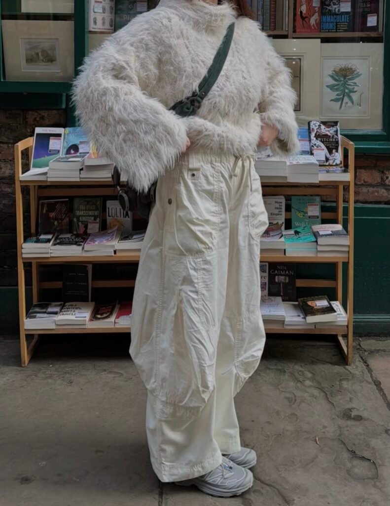 An outfit with cargo pants.