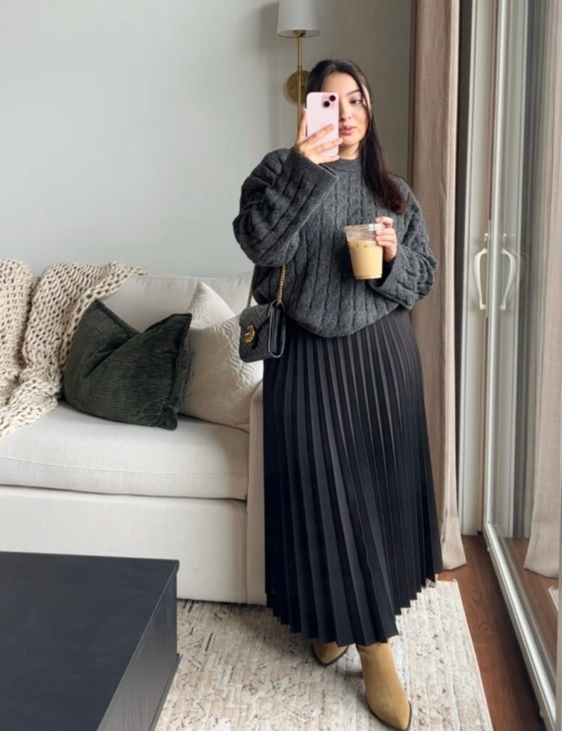 A plus size brunch outfit.