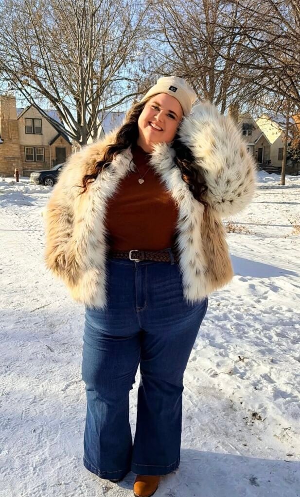 A plus size brunch outfit.