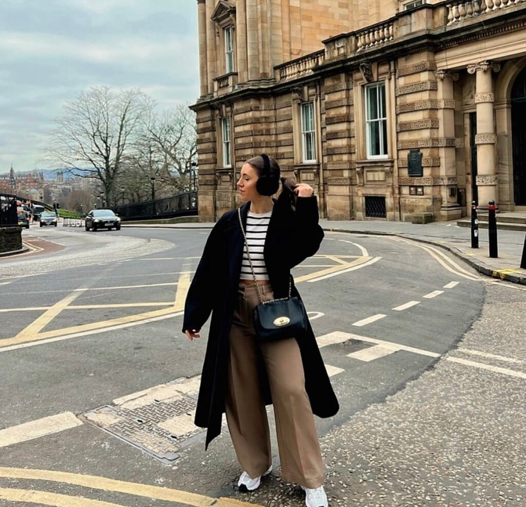 An outfit with wide leg pants.