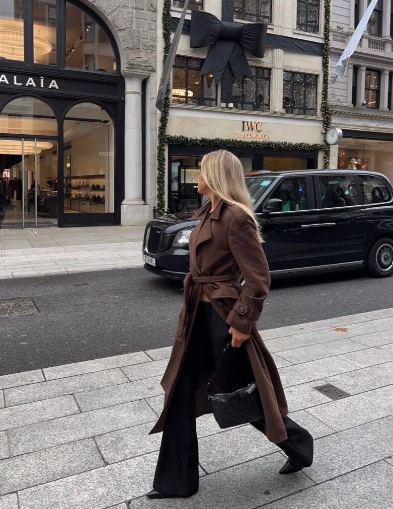 A flare jeans outfit.