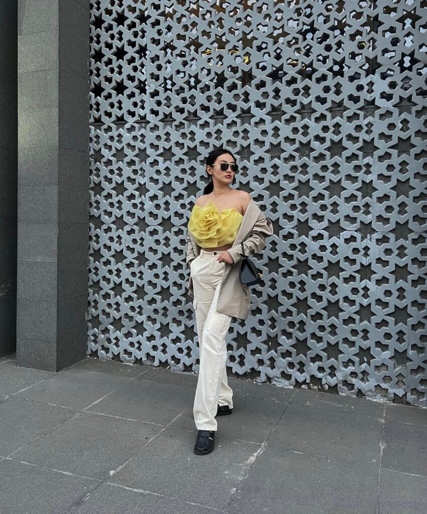 An outfit with cargo pants.