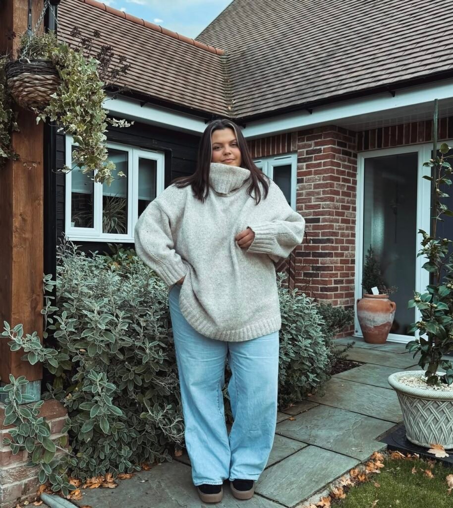 A plus size brunch outfit.