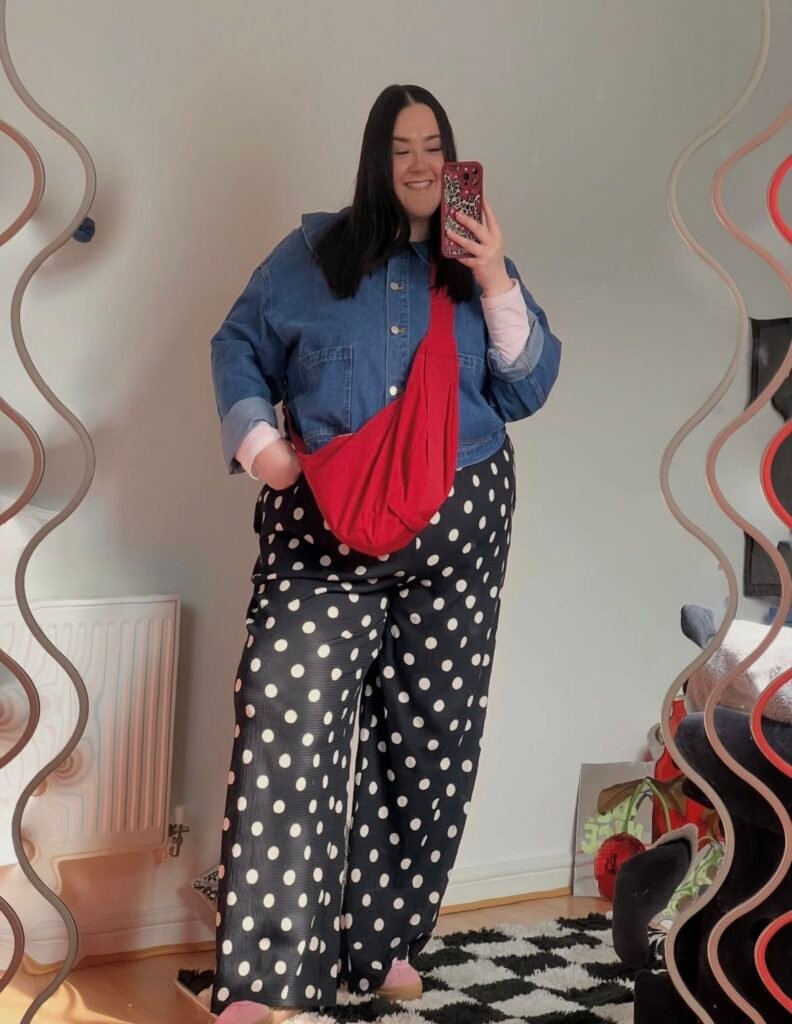 A plus size brunch outfit.