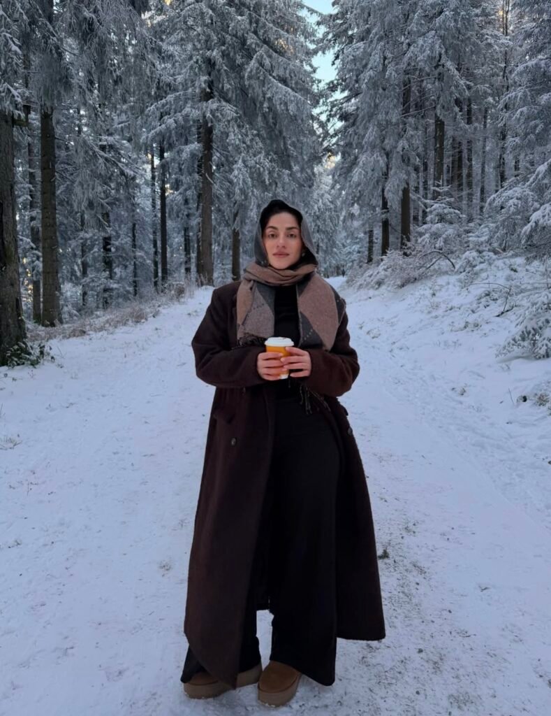 An outfit with wide leg pants.