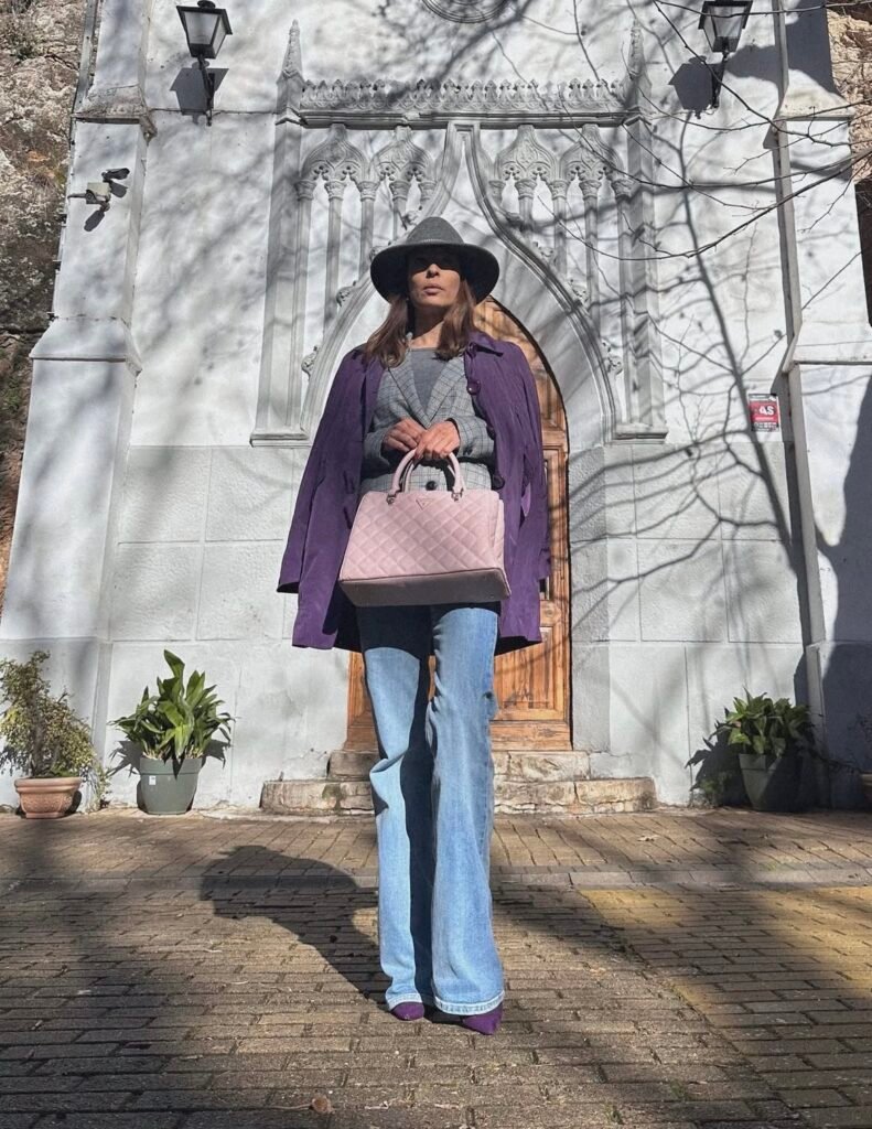 A flare jeans outfit.