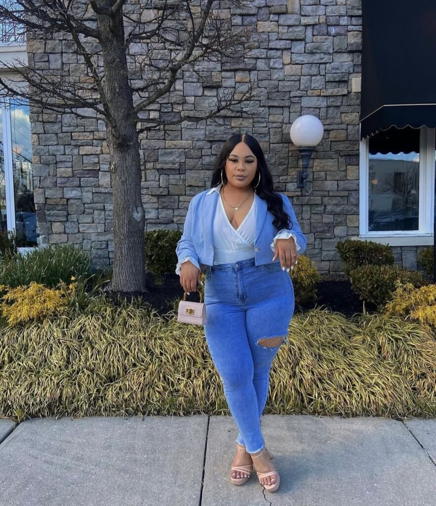 A plus size brunch outfit.