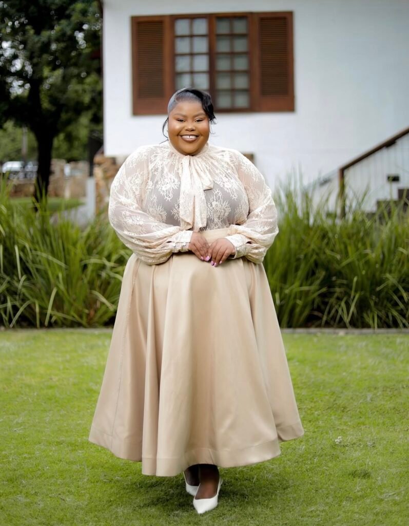 A plus size brunch outfit.