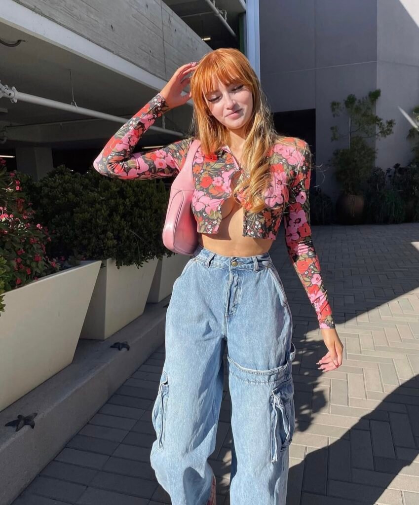 An outfit with cargo pants.