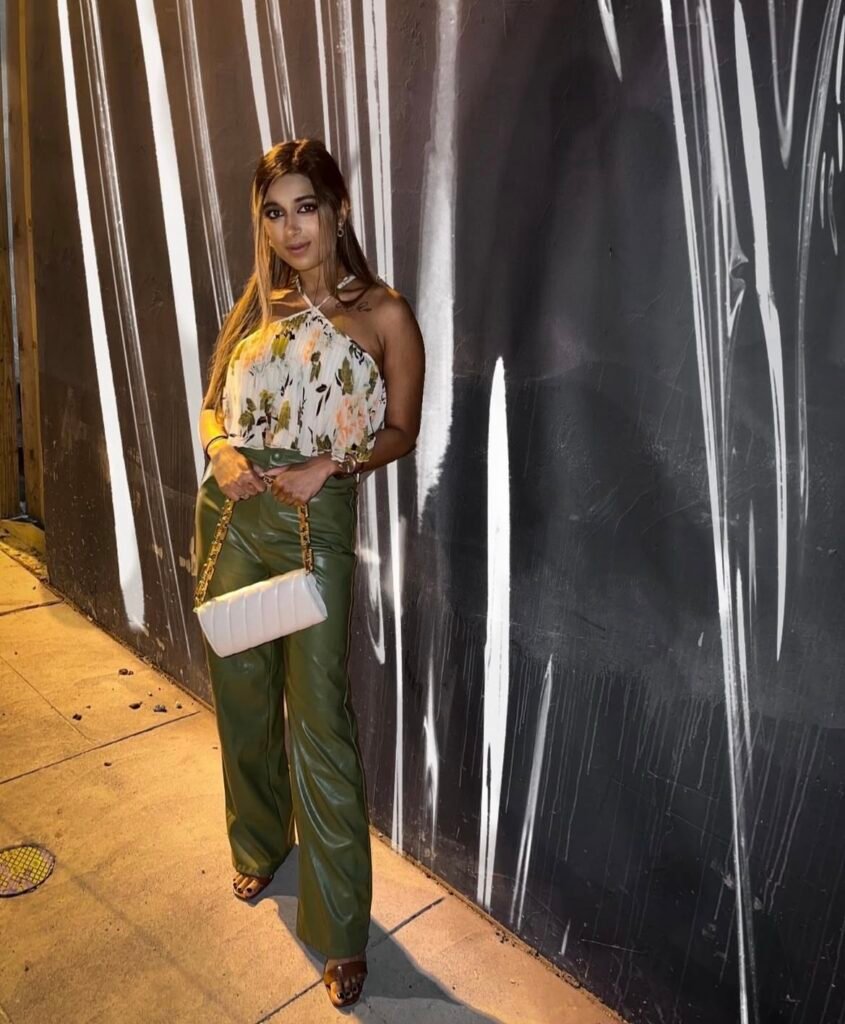 An outfit with green pants.