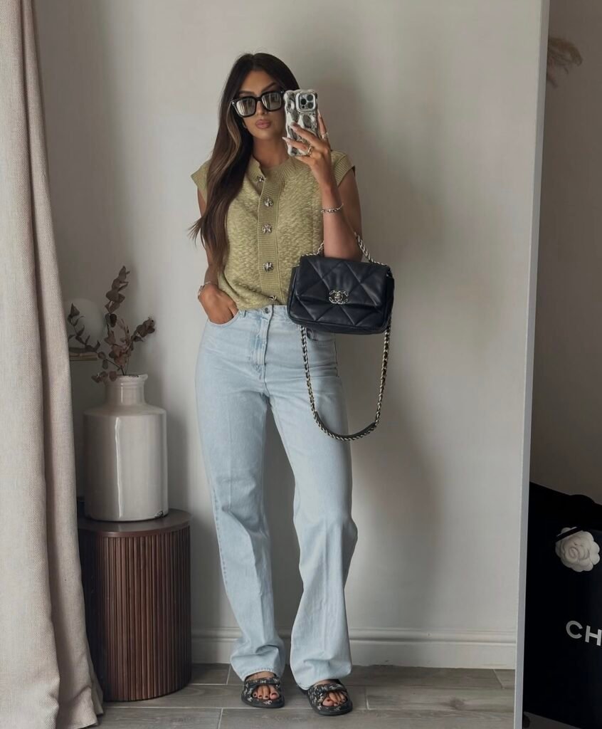 An outfit with wide leg pants.