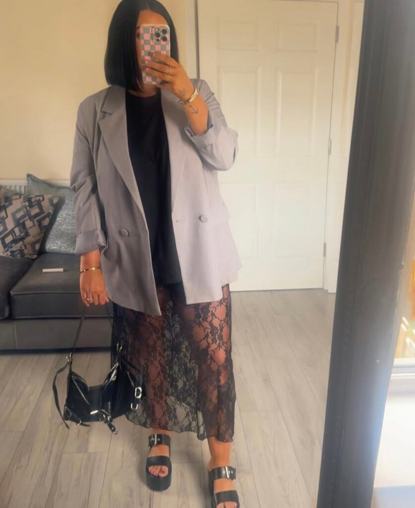 A plus size brunch outfit.