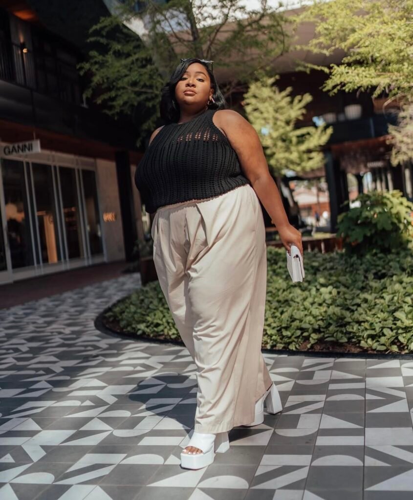 A plus size brunch outfit.