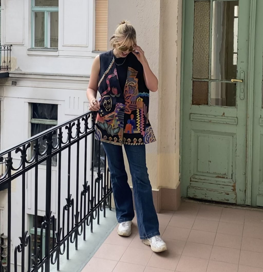 A flare jeans outfit.