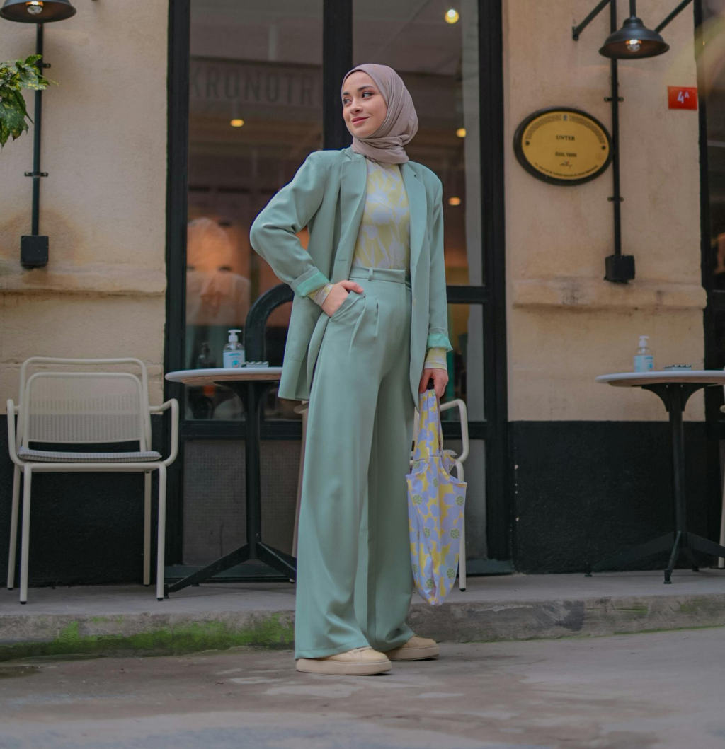 An outfit with green pants.