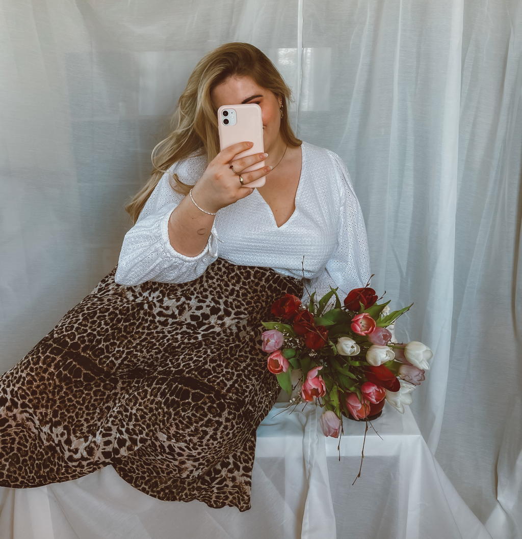 A plus size brunch outfit.